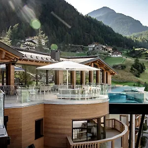 5* Hotel – Alpine . Luxury . Life